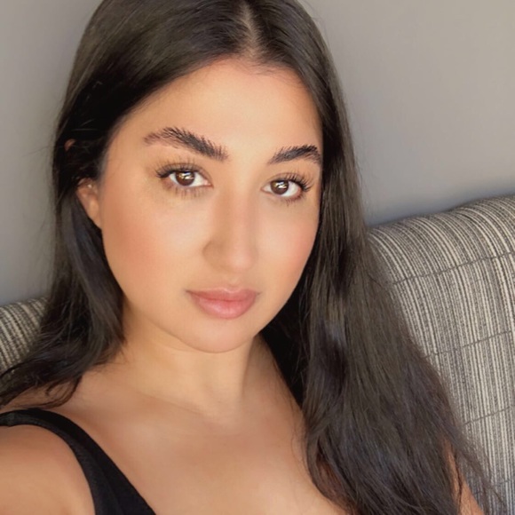 Meet your Posher, Fara - Picture 1 of 1